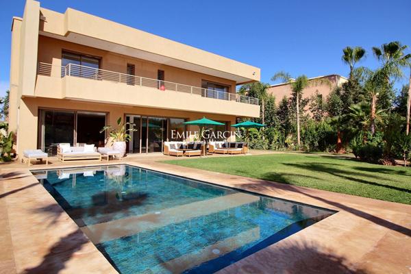 Maison moderne à vendre à Marrakech proche des golfs.