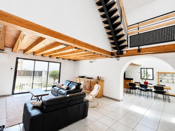 Maison
         6 pièces
        - 210 m² 550 000 € *