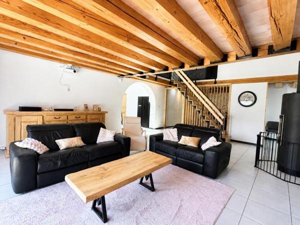 Maison
         6 pièces
        - 210 m² 550 000 € *