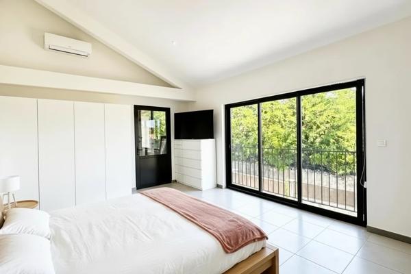 Maison
         6 pièces
        - 210 m² 550 000 € *