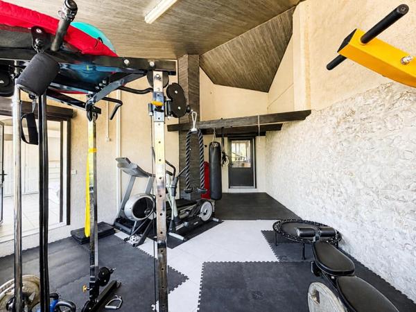 Maison
         6 pièces
        - 210 m² 550 000 € *