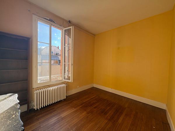 Bureaux à louer rue de la République 170 m2