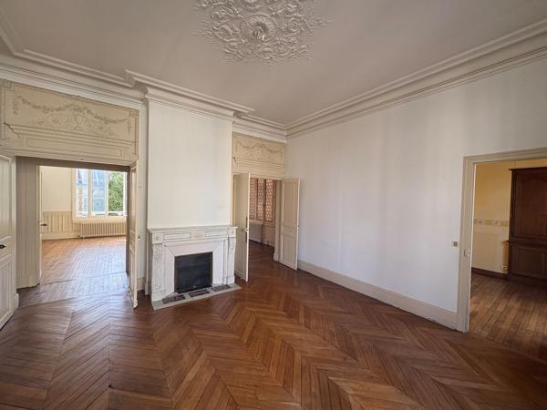 Bureaux à louer rue de la République 170 m2
