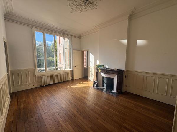 Bureaux à louer rue de la République 170 m2
