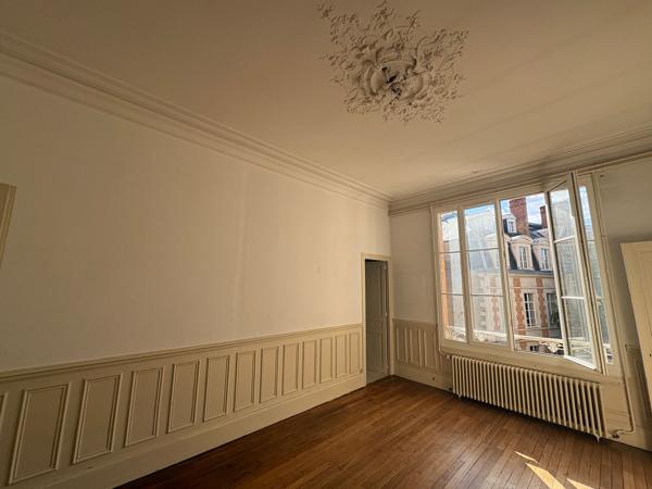 Bureaux à louer rue de la République 170 m2