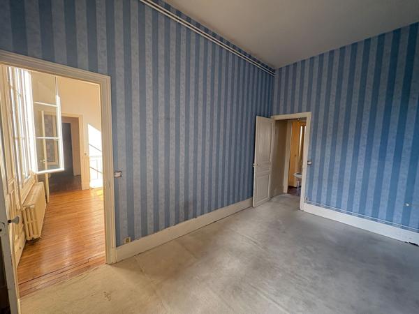 Bureaux à louer rue de la République 170 m2