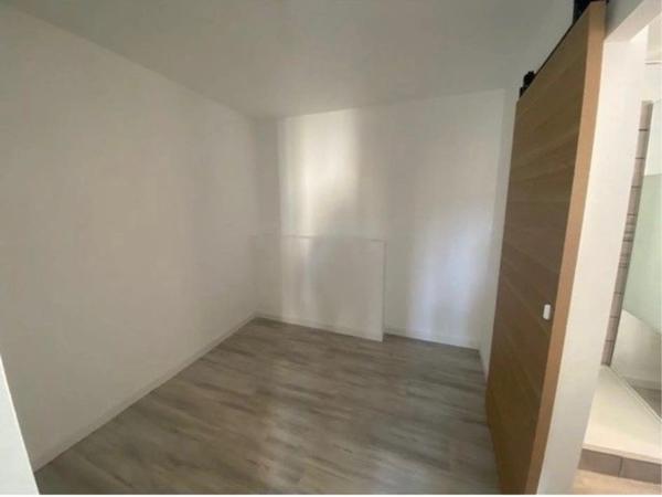 Immeuble à vendre CUERS (83) 4 appartements loués.