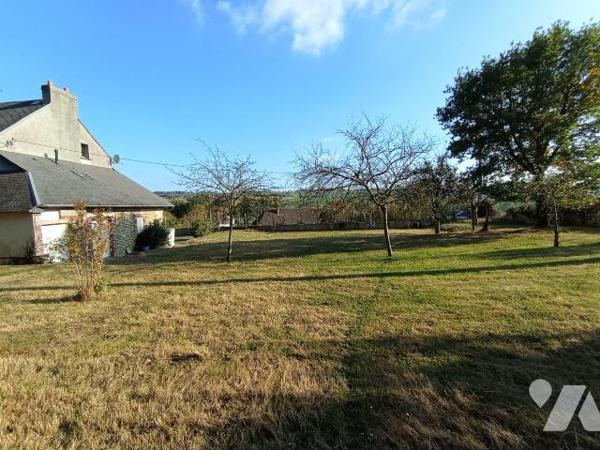 Environnement calme - Maison individuelle en pierres comprenant : 
Au rez-de-chaussée : entrée...