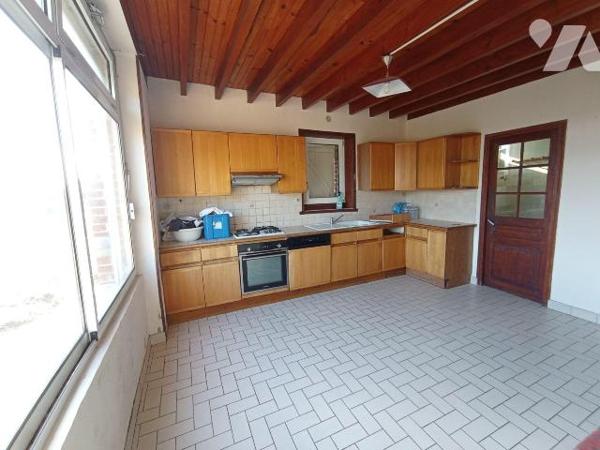 Environnement calme - Maison individuelle en pierres comprenant : 
Au rez-de-chaussée : entrée...