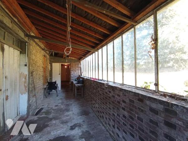 Environnement calme - Maison individuelle en pierres comprenant : 
Au rez-de-chaussée : entrée...