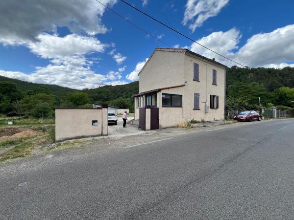 Maison à rénover avec terrain et garage à Bessèges
