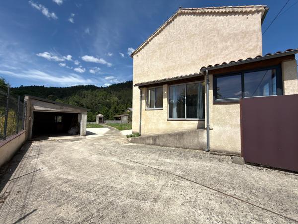 Maison à rénover avec terrain et garage à Bessèges