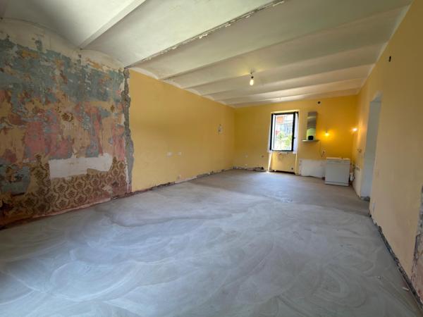 Maison à rénover avec terrain et garage à Bessèges