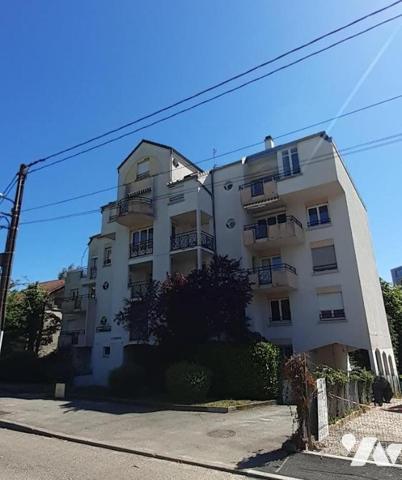 Besançon,Chaprais, T1bis avec garage en deuxième étage.