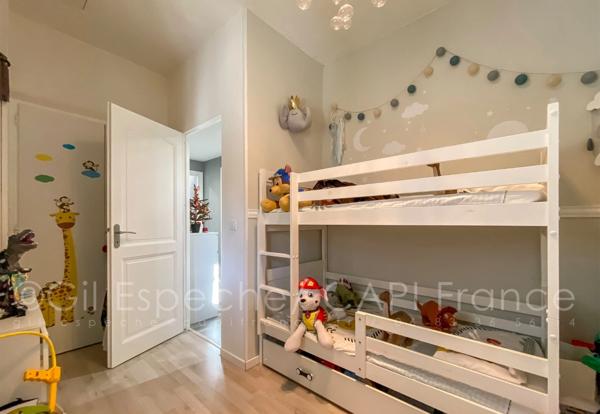 À VENDRE – MAISON 245 m² DIVISÉE EN DEUX LOGEMENTS – PISCINE, JARDIN ET GARAGE - VILLENEUVE LOUBET (06)