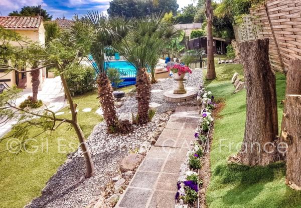 À VENDRE – MAISON 245 m² DIVISÉE EN DEUX LOGEMENTS – PISCINE, JARDIN ET GARAGE - VILLENEUVE LOUBET (06)