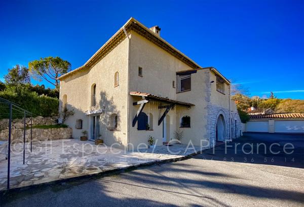À VENDRE – MAISON 245 m² DIVISÉE EN DEUX LOGEMENTS – PISCINE, JARDIN ET GARAGE - VILLENEUVE LOUBET (06)