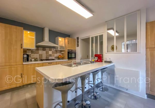 À VENDRE – MAISON 245 m² DIVISÉE EN DEUX LOGEMENTS – PISCINE, JARDIN ET GARAGE - VILLENEUVE LOUBET (06)