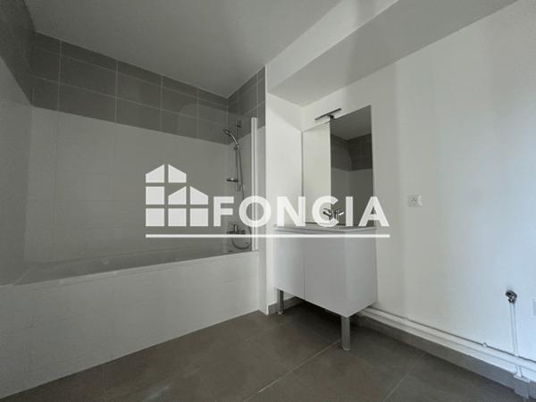 Location Appartement 4 pièces 81.81 m² - Port Saint Louis Du Rhone 13230
