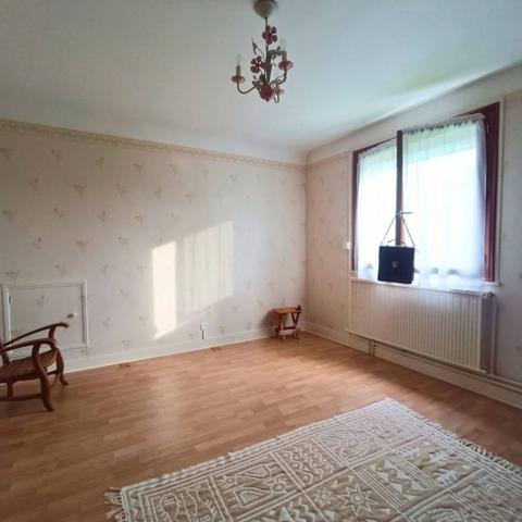 Maison familiale à Abbeville, 5 pièces et jardin spacieux