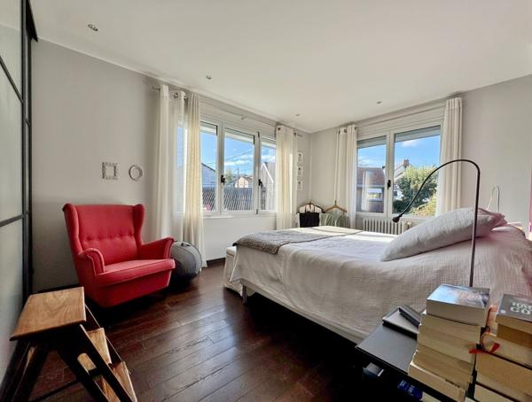 Maison  8 pièce(s)  5 chambre(s)  177.59 m²