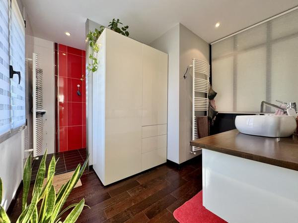 Maison  8 pièce(s)  5 chambre(s)  177.59 m²