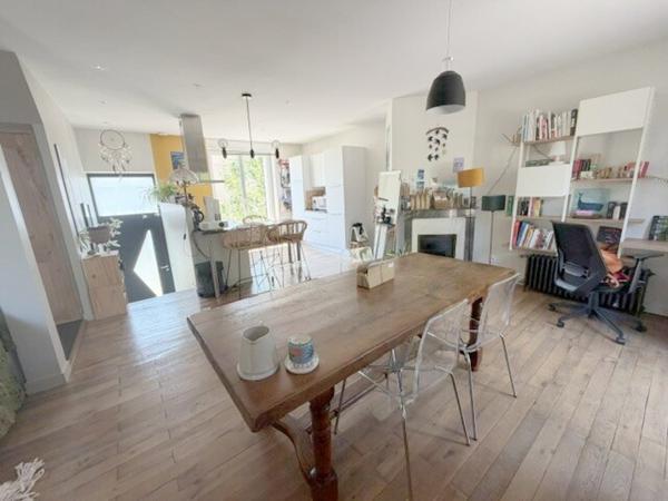 Maison
                                                                                                                                                                                                                                                                                                                        4 pièce(s)                                                                                                                                                                                                          2 chambre(s)                                                                                                                                                                                                          94  m²