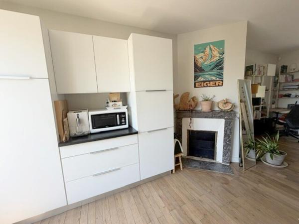 Maison
                                                                                                                                                                                                                                                                                                                        4 pièce(s)                                                                                                                                                                                                          2 chambre(s)                                                                                                                                                                                                          94  m²