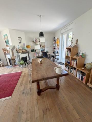 Maison
                                                                                                                                                                                                                                                                                                                        4 pièce(s)                                                                                                                                                                                                          2 chambre(s)                                                                                                                                                                                                          94  m²
