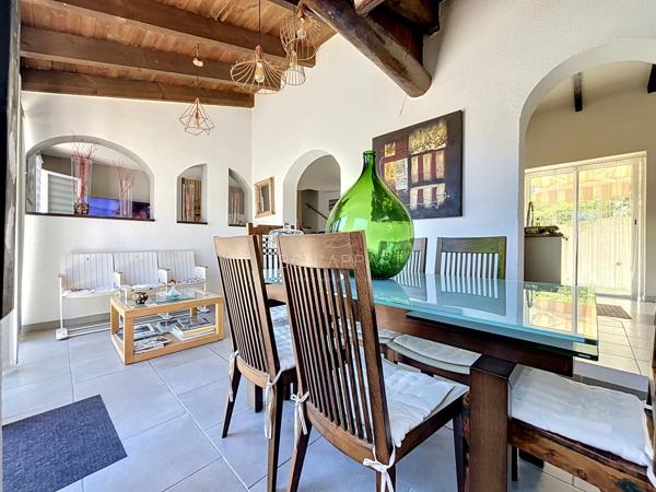 Villa 8 pièce(s) 5 chambre(s) 184 m²