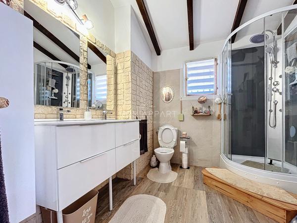 Villa 8 pièce(s) 5 chambre(s) 184 m²