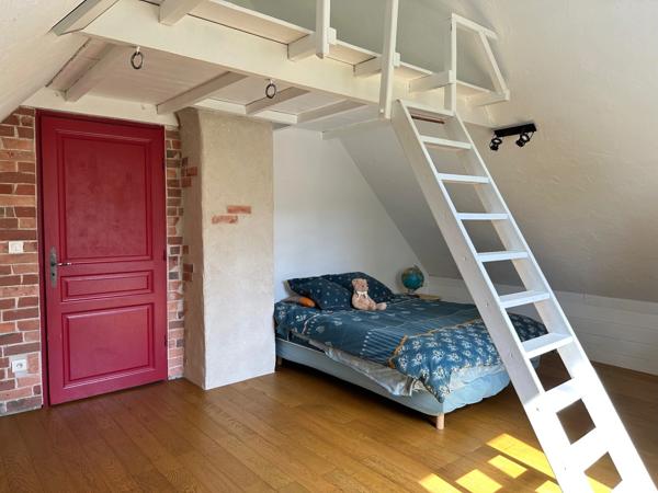 Maison à vendre 4 chambres, piscine, terrain de 3274m2 et dépendance aménagée