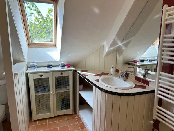 Maison à vendre 4 chambres, piscine, terrain de 3274m2 et dépendance aménagée