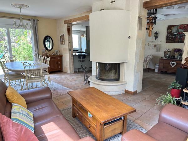 Maison à vendre 4 chambres, piscine, terrain de 3274m2 et dépendance aménagée