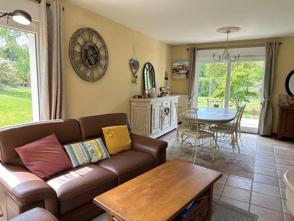 Maison à vendre 4 chambres, piscine, terrain de 3274m2 et dépendance aménagée