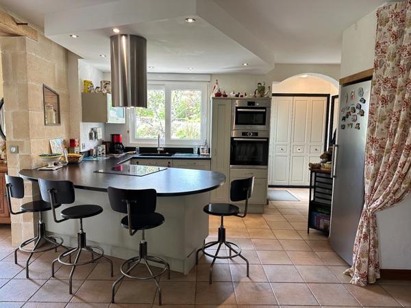 Maison à vendre 4 chambres, piscine, terrain de 3274m2 et dépendance aménagée
