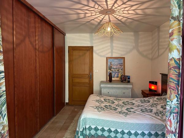 Maison à vendre 4 chambres, piscine, terrain de 3274m2 et dépendance aménagée