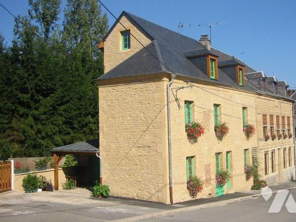 Nouveau mandat, charmante maison de village située sur la commune de Givonne comprenant:

- a...