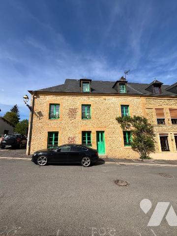 Nouveau mandat, charmante maison de village située sur la commune de Givonne comprenant:

- a...