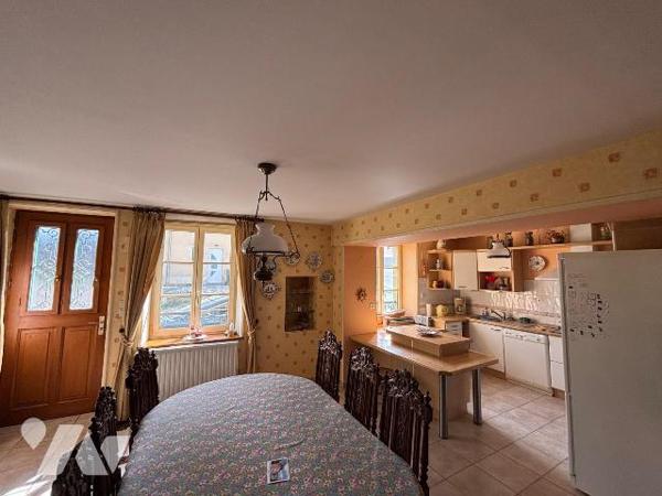 Nouveau mandat, charmante maison de village située sur la commune de Givonne comprenant:

- a...