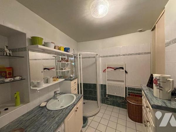 Nouveau mandat, charmante maison de village située sur la commune de Givonne comprenant:

- a...