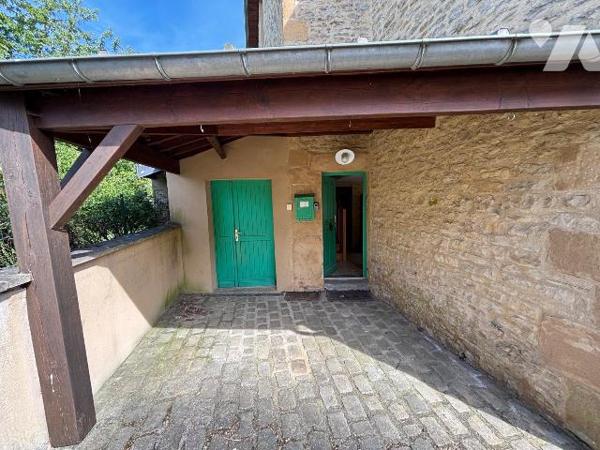 Nouveau mandat, charmante maison de village située sur la commune de Givonne comprenant:

- a...