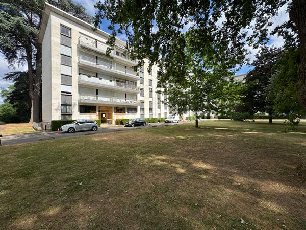 Vente
                Appartement96,28 m² - 5 Pièces -
                    ORLEANS (45100)