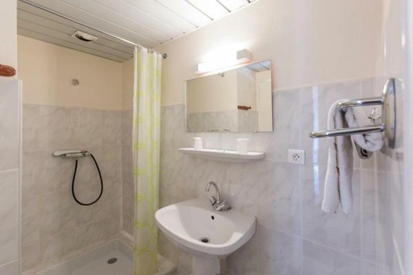 Dpt Hautes Pyrénées (65), à vendre LOURDES Hôtel - Restaurant