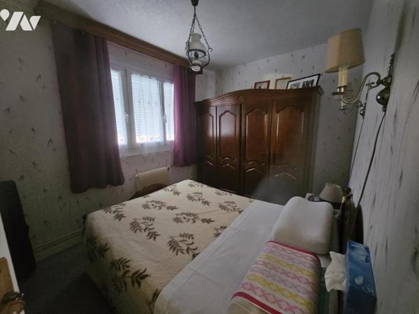 Maison type lotissement avec jardin et garage 