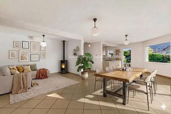 Vente                                                      Maison
                        
                     8 pièces                      168 m2                     à Brison-Saint-Innocent