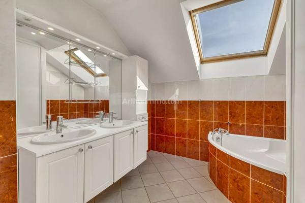 Vente                                                      Maison
                        
                     8 pièces                      168 m2                     à Brison-Saint-Innocent
