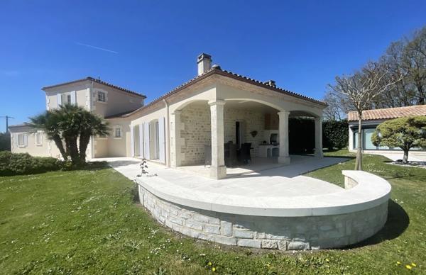 Villa d'architecte et gîte indépendant dans un parc paysager de plus de 4 000 m² SUD de COGNAC proche de BARBEZIEUX SAINT HILAIRE (16)