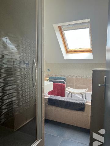 Appartement T4 95 m²  avec vue montagnes, cave, place de parking et garage sur BAGNERES DE BIGORRE.