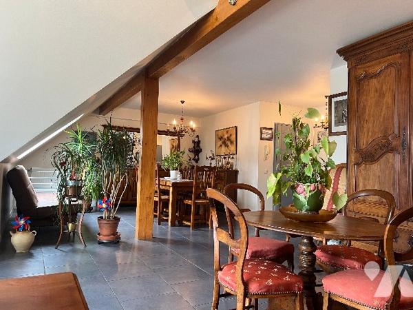 Appartement T4 95 m²  avec vue montagnes, cave, place de parking et garage sur BAGNERES DE BIGORRE.